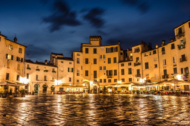 Amphitheater,Square,In,Lucca,After,Rain.,Tuscany,,Italy.